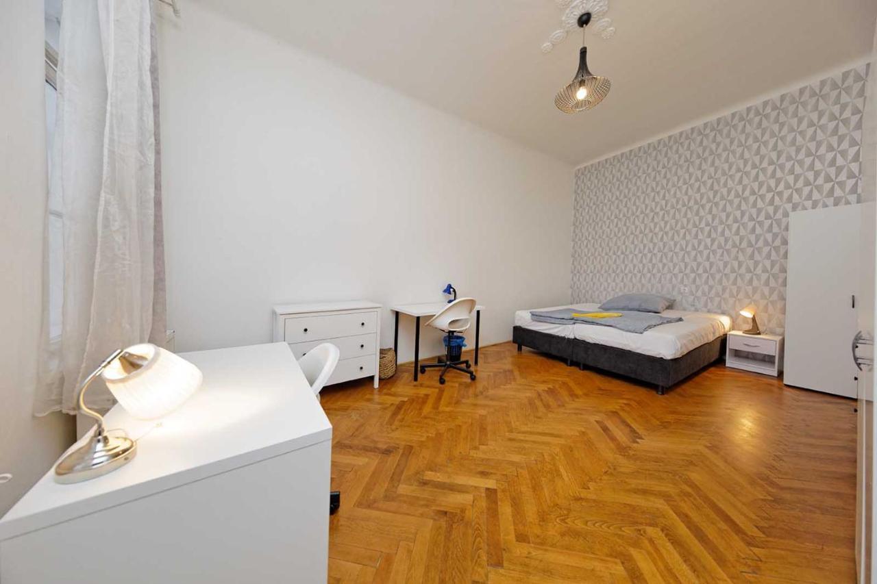 Peter'S Tower Apartments Praga Exterior foto